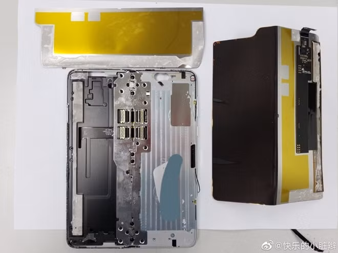 Cấu trúc bản lề của Galaxy Fold.