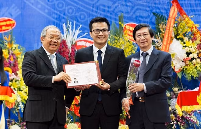GS Trần Xuân Bách.