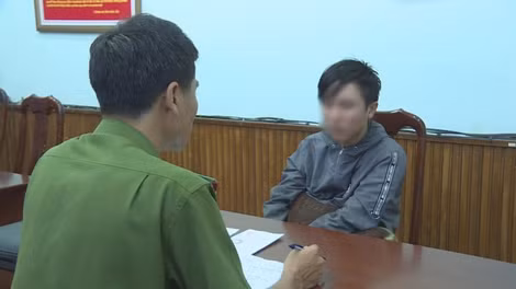 Một nam sinh tại cơ quan điều tra.