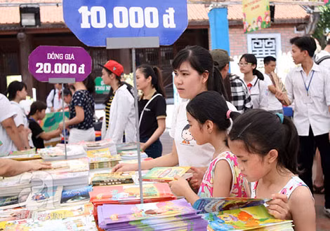 Trẻ em vẫn luôn có nhu cầu đọc những những cuốn sách mới, hay và đẹp. Trẻ em vẫn luôn có nhu cầu đọc những những cuốn sách mới, hay và đẹp.