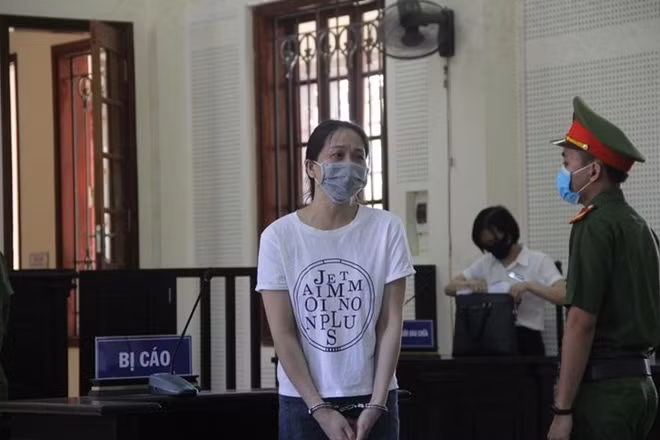 Bị cáo Vi Thị Nga tại phiên tòa