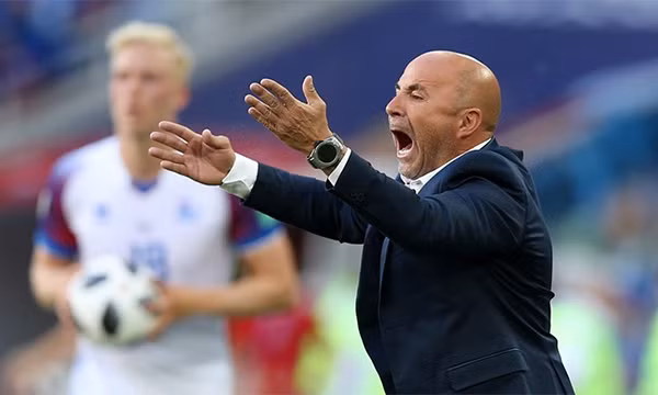 Nếu muốn có điểm ở trận ra quân, HLV Jorge Sampaoli cần có thay đổi.