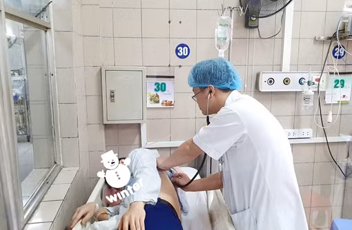 Chế cồn khử khuẩn vào rượu uống, 2 người ngộ độc tử vong ảnh 4