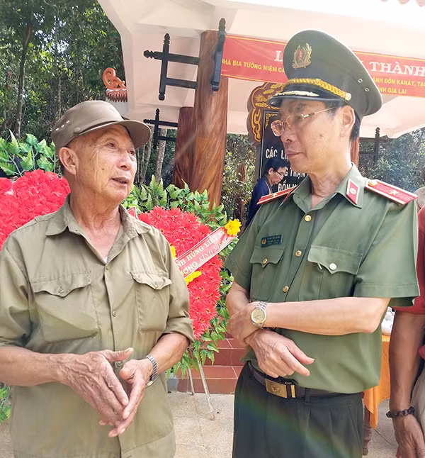 Bác Trần Duy Trung, người chiến sĩ duy nhất còn sống của Tiểu đoàn 10 kể về những đồng đội thân thương đã nằm lại bên dòng suối Đăk Lốp.
