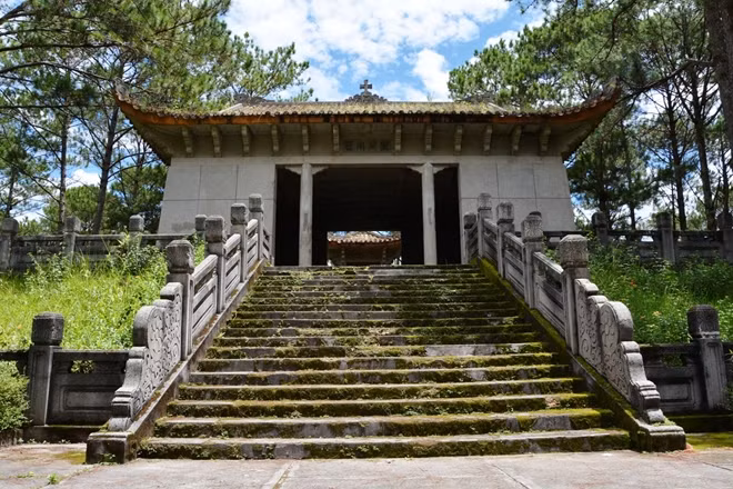 Lăng mộ cụ Nguyễn Hữu Hào