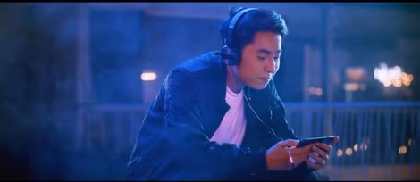 Ca sĩ Osad nổi tiếng trên mạng với MV “Người âm phủ”. Ca sĩ Osad nổi tiếng trên mạng với MV “Người âm phủ”.