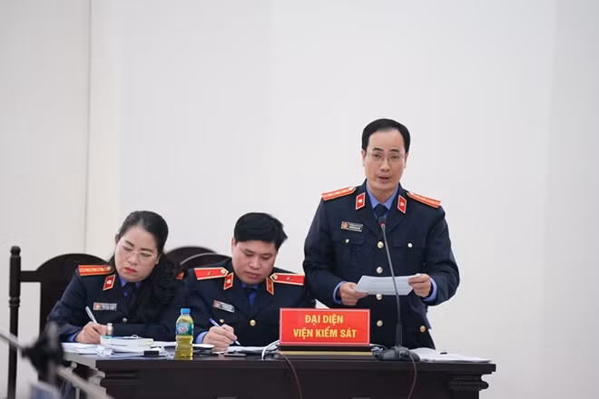 Đại diện Viện kiểm sát thực hành quyền công tố.