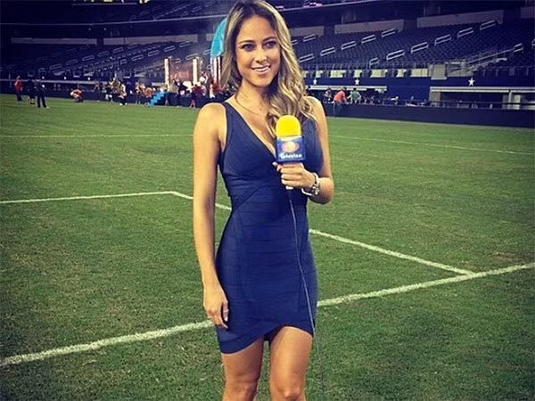 Trong làng báo chí Mexico và Mỹ, Vanessa Huppenkothen là cái tên không hề xa lạ. Cô từng bầu chọn là một trong những phóng viên đẹp nhất Mexico. Cô nữ phóng viên Vanessa Huppenkothen của đài truyền hình Televisa (Mexico) với nhiệt huyết và tuổi trẻ tới World Cup 2018 trên đất nước Nga với nhiệm vụ đưa tin và thực hiện các cuộc phỏng vấn nhanh Trong làng báo chí Mexico và Mỹ, Vanessa Huppenkothen là cái tên không hề xa lạ. Cô từng bầu chọn là một trong những phóng viên đẹp nhất Mexico. Cô nữ phóng viên Vanessa Huppenkothen của đài truyền hình Televisa (Mexico) với nhiệt huyết và tuổi trẻ tới World Cup 2018 trên đất nước Nga với nhiệm vụ đưa tin và thực hiện các cuộc phỏng vấn nhanh