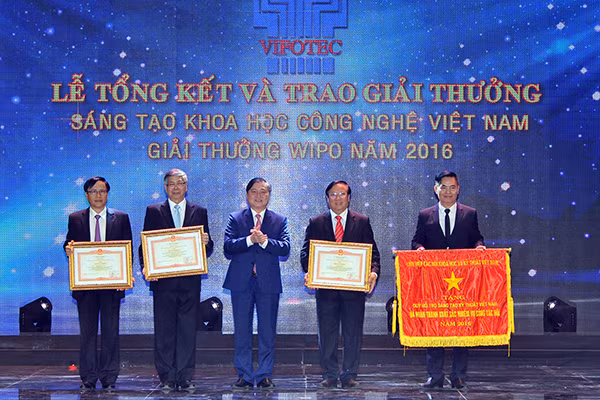 Chủ tịch GFS nhận bằng khen của Thủ tướng Chính phủ.