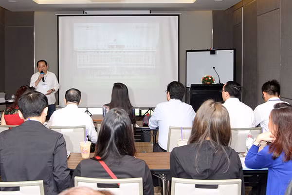 Ông Gary Chuang - Giám đốc Insurope khu vuc Châu Á - Thái Bình Dương phát biểu tại hội thảo Ông Gary Chuang - Giám đốc Insurope khu vuc Châu Á - Thái Bình Dương phát biểu tại hội thảo