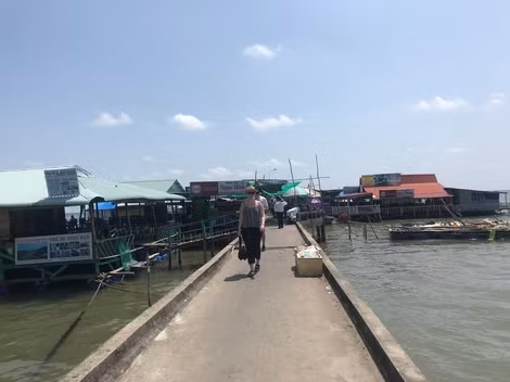 Cầu cảng làng chài Hàm Ninh, nơi có hơn 20 thợ săn biệt dược biển Phú Quốc.