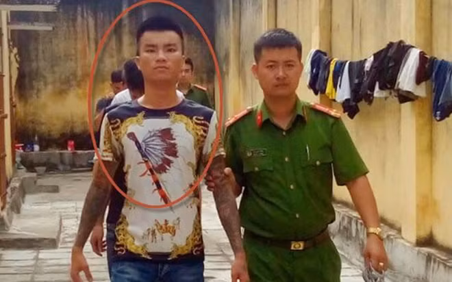 Long "9 ngón" bị công an bắt giữ.