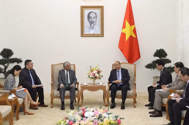 Thủ tướng Nguyễn Xuân Phúc tiếp ông Kamal Malhotra, Điều phối viên thường trú của Liên hợp quốc tại Việt NamẢnh: TTXVN.