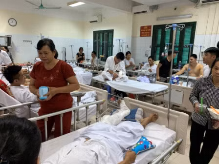 Trong khi nhiều BV tuyến Trung ương còn quá tải, Bộ Y tế lại ban hành Thông tư xây dựng giá giường dịch vụ 4 triệu đồng/ngày.