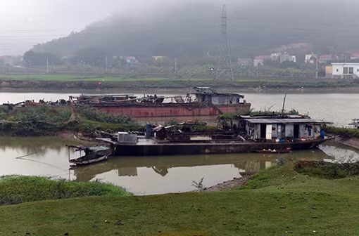 Ngăn chặn “cát tặc” trái pháp luật, bốn bị cáo lĩnh 35 năm tù ảnh 2