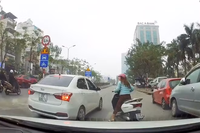 Hình ảnh va chạm do camera hành trình ghi lại.