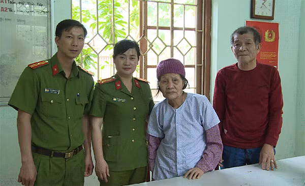 Công an Phường Trần Hưng Đạo giúp cụ Lương Thị Nguyệt đi lạc tìm được người thân