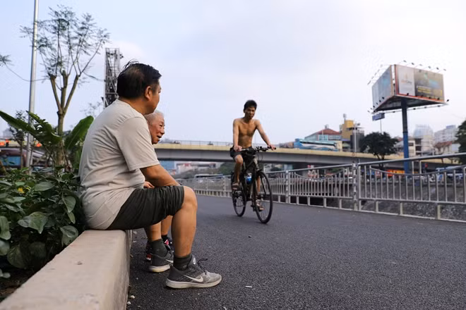 Dù chưa chính thức đưa vào sử dụng xong tuyến đường đã nhanh chóng nhận được sự đón nhận của người dân sống quanh khu vực trên. Hàng ngày có rất nhiều người dân chọn ra đây đi bộ thể dục.