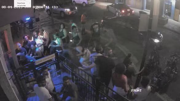 Hiện trường vụ nổ súng tại Dayton, Ohio.