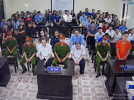 Phiên tòa chiều ngày 16-10.