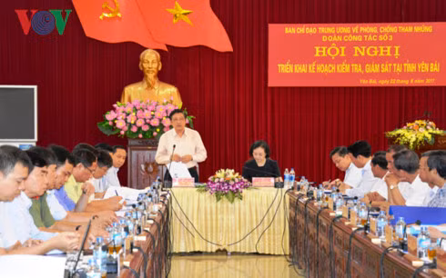 Ông Phan Đình Trạc phát biểu tại buổi làm việc.