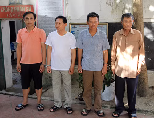 4 đối tượng bị khởi tố, tạm giam về hành vi làm giả giấy tờ tài liệu