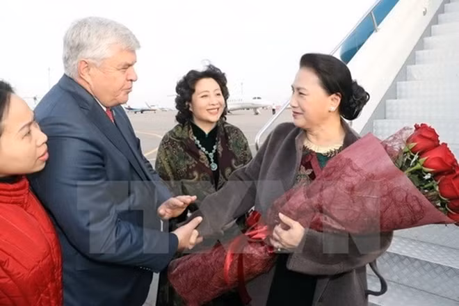 Lễ đón Chủ tịch Quốc hội Nguyễn Thị Kim Ngân tại sân bay quốc tế ở thủ đô Astana. Ảnh: TTXVN