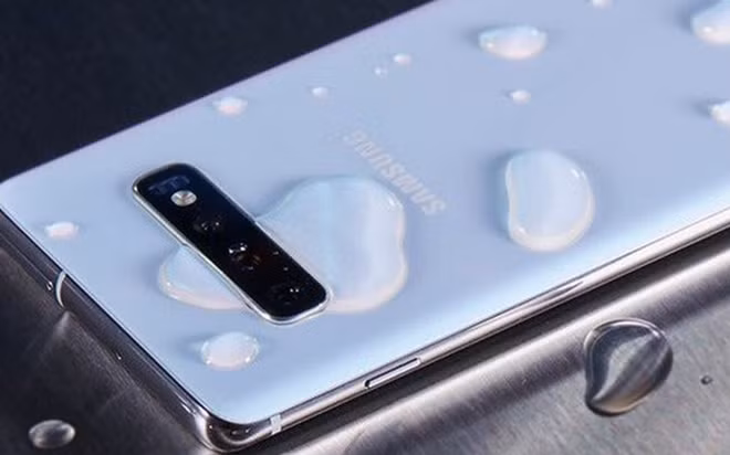 Quảng cáo điện thoại chống nước, Samsung bị kiện ở Australia.
