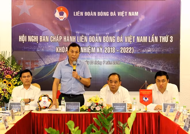 Ông Trần Quốc Tuấn tạm thời phụ trách tài chính thay ông Nghĩa. Ảnh: VFF