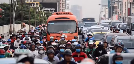 Tình trạng ùn tắc, kẹt xe vẫn xảy ra.