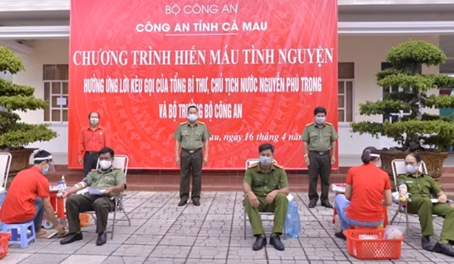 CBCS Công an tỉnh Cà Mau hiến máu tình nguyện đợt 1 ngày 16/4.