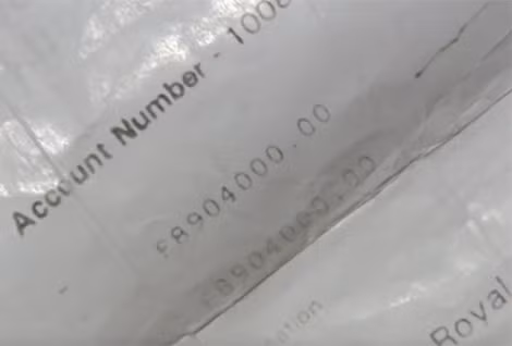 Tấm séc giả 8,9 triệu bảng Anh. Tấm séc giả 8,9 triệu bảng Anh.