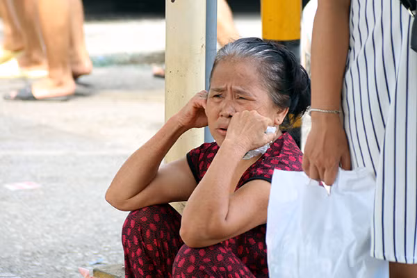 Mong mỏi được về quê dịp nghỉ lễ giờ trở thành kỳ "hành xác" với người già và trẻ nhỏ.