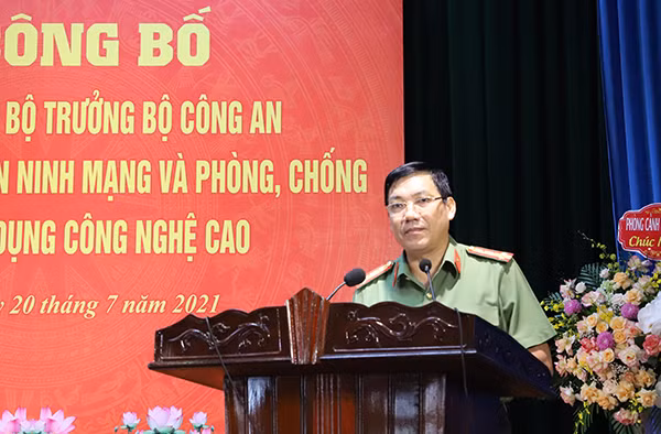 Đại tá Lê Khắc Thuyết - Giám đốc Công an tỉnh phát biểu giao nhiệm vụ