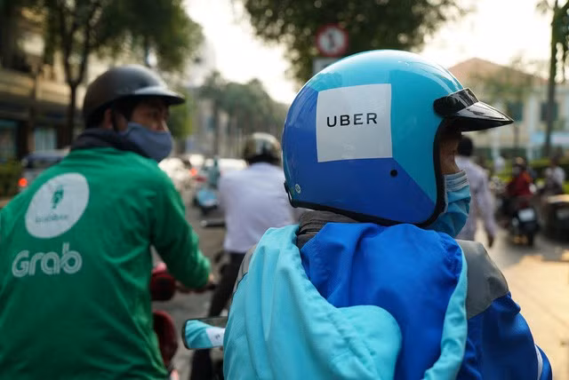 Nhiều tài xế Uber lựa chọn chuyển sang Grab để tiếp tục công việc.