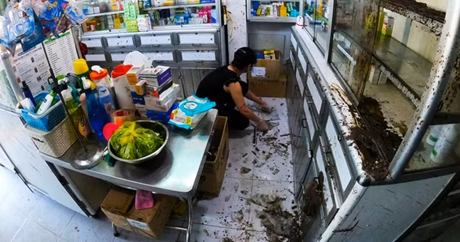 Tiệm thuốc tây của bà M liên tiếp 6 lần bị tạt chất bẩn
