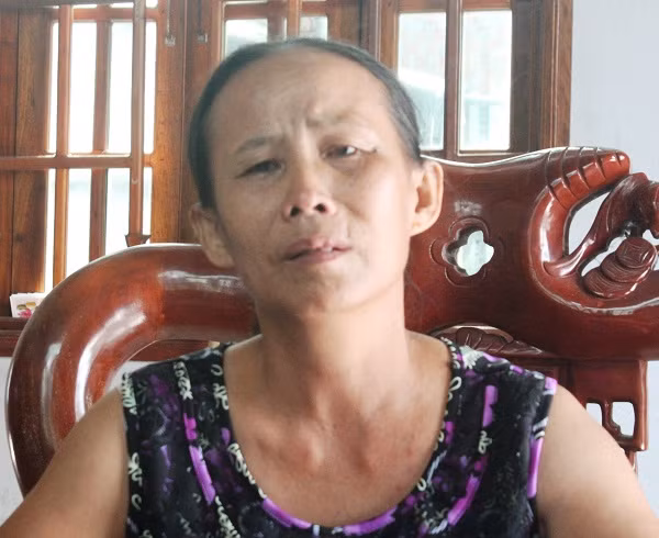 Suốt ba năm nay, bà Bé chịu nỗi đau con gái bị oan, gia đình bị người khác sỉ nhục. Suốt ba năm nay, bà Bé chịu nỗi đau con gái bị oan, gia đình bị người khác sỉ nhục.