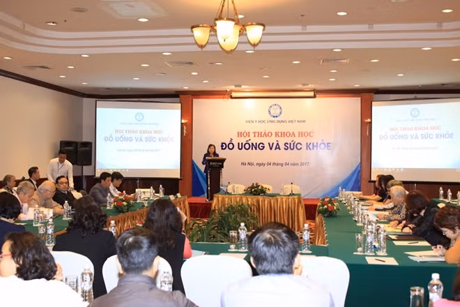 Các chuyên gia thảo luận tại Hội thảo “Đồ uống và Sức khỏe”.