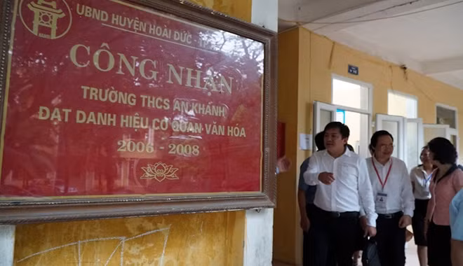 Địa điểm được Bộ trưởng Phùng Xuân Nhạ kiểm tra tại huyện Hoài Đức là hai điểm thi tại trường THPT Hòa Đức A và trưởng THCS An Khánh.