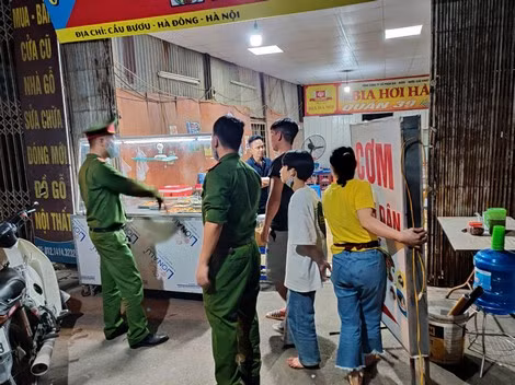 Công an xã Tả Thanh Oai tuyên truyền, vận động người dân chấp hành nghiêm Chỉ thị 16 của Thủ tướng Chính phủ.