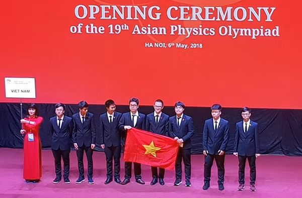 Đoàn học sinh Việt Nam tham dự Kỳ thi Olymic Vật lý Châu Á lần thứ 19 tại ĐH Bách Khoa HN