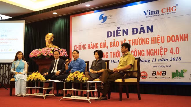 Các diễn giả tại “Diễn đàn chống hàng giả, bảo vệ thương hiệu DN trong thời kỳ 4.0”.