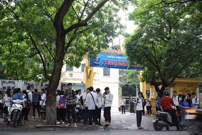 Các thí sinh trên cả nước bước vào buổi thi đầu tiên của kỳ thi THPT Quốc gia 2019 với môn Ngữ văn (thời gian làm bài 120 phút).