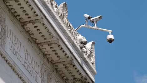 Vụ việc hàng loạt camera an ninh ở Washington D.C bị tấn công đã khiến lực lượng an ninh Mỹ phải xem xét lại các hoạt động và cách thức bảo vệ những địa điểm trọng yếu của mình. Ảnh: AP