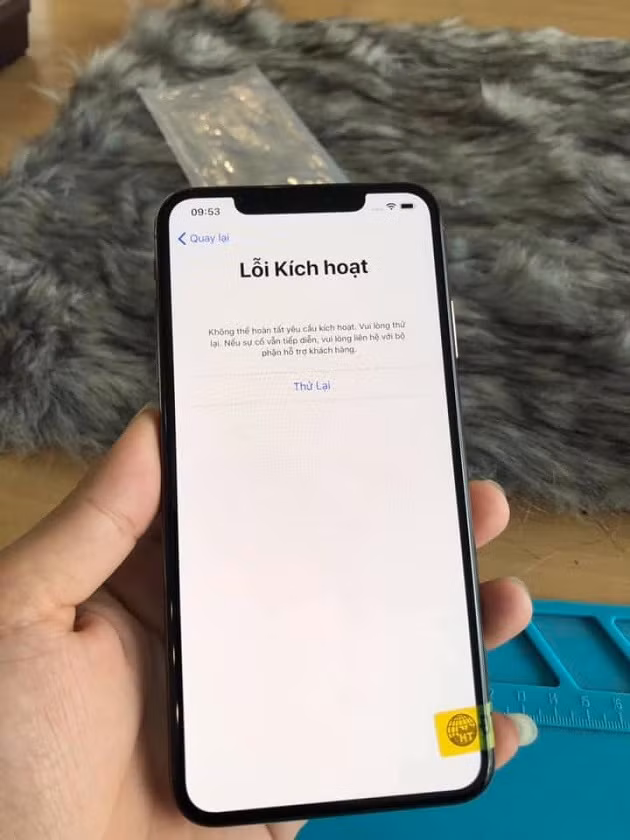 Một chiếc iPhone lock bị lỗi kích hoạt khi sử dụng White-SIM.