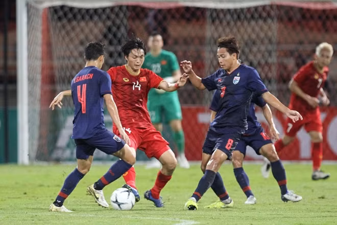Tuyển Việt Nam và Thái Lan hòa 0-0 ở vòng loại World Cup 2022.