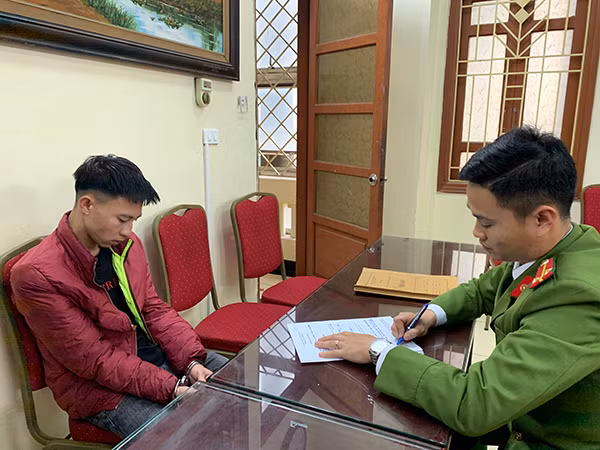 Đối tượng Vũ và tang vật vụ án