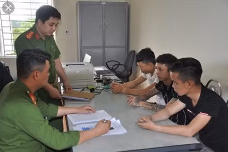 Cơ quan Công an bắt giữ các đối tượng lừa đảo qua Facebook.