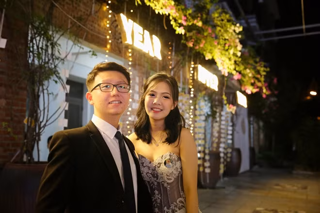 Đôi bạn cùng lớp giờ đã thành công chúa và hoàng tử xinh đẹp. Có lẽ chính các thầy cô cũng bất ngờ trước sự trưởng thành của những đứa học trò