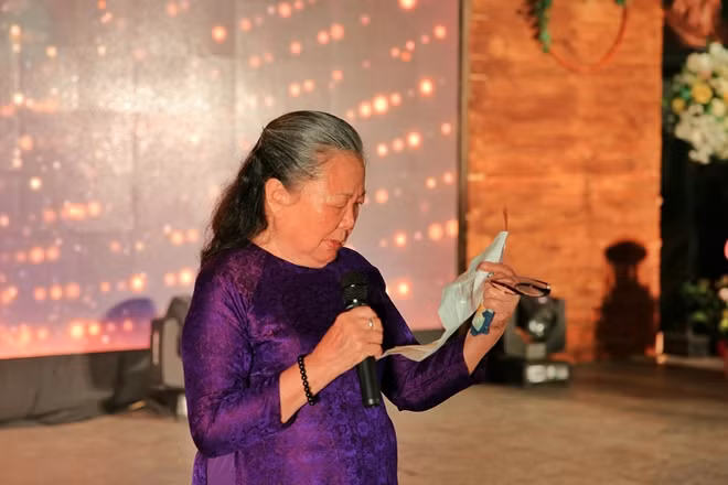 Cô Đào Kim Oanh, vợ PGS Văn Như Cương với lá thư cùng những tình cảm giành tới thầy trò Lương Thế Vinh